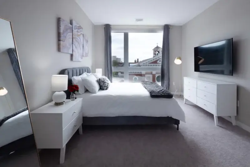 Private bedroom in a furnished Hyatus home for rest between treatment appointments
