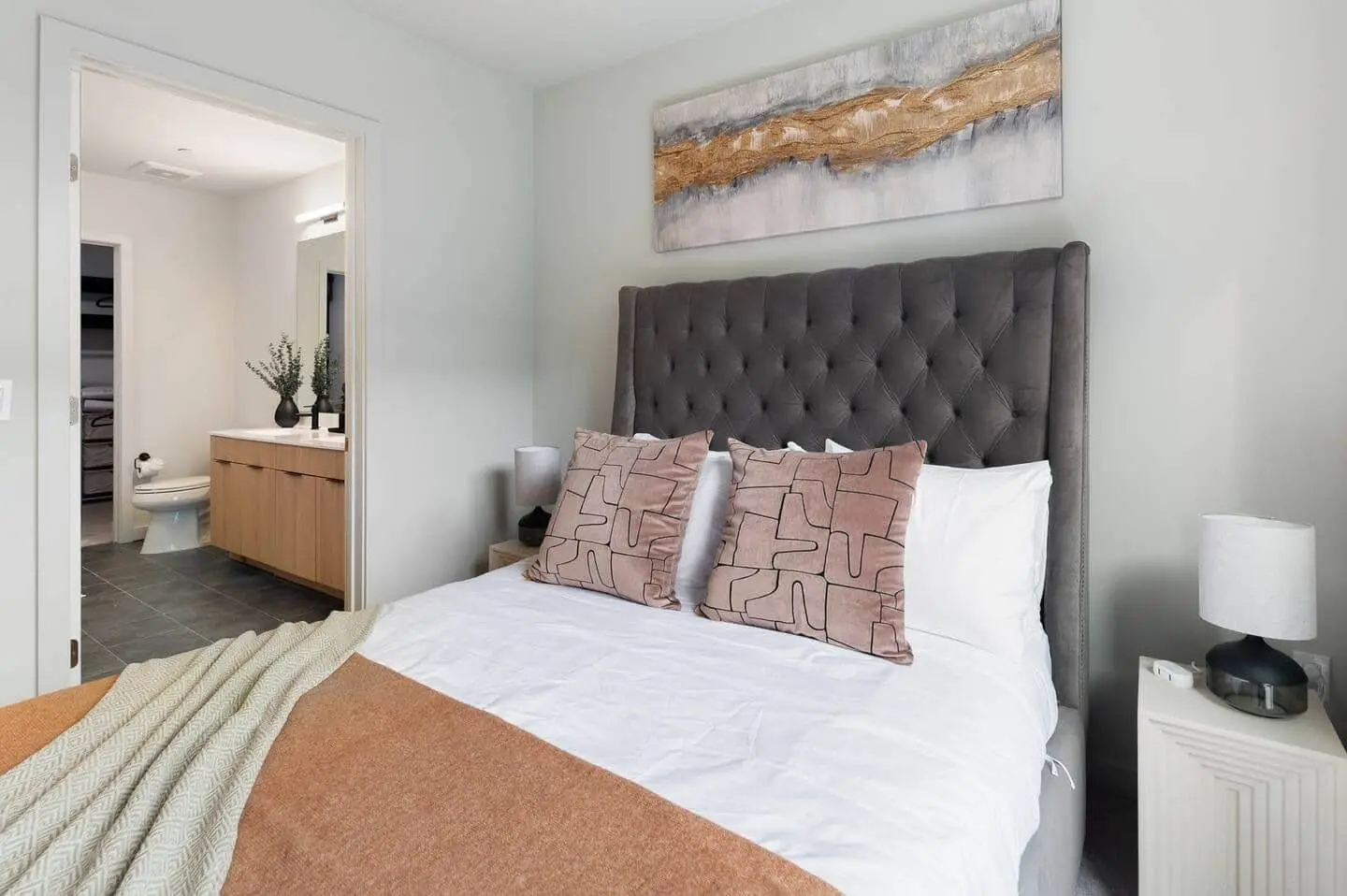 Fully furnished apartment in Stamford