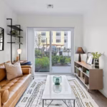 Luxe Everett 2BR–2BA w/ Pool, Gym & Parking